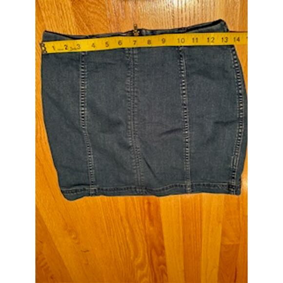 Free People Denim-Reg Wash Mini Skirt Skirt Size 6 - Picture 3 of 5